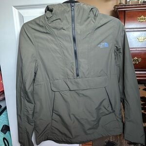 The North Face Women's Crew Windbreaker Pullover